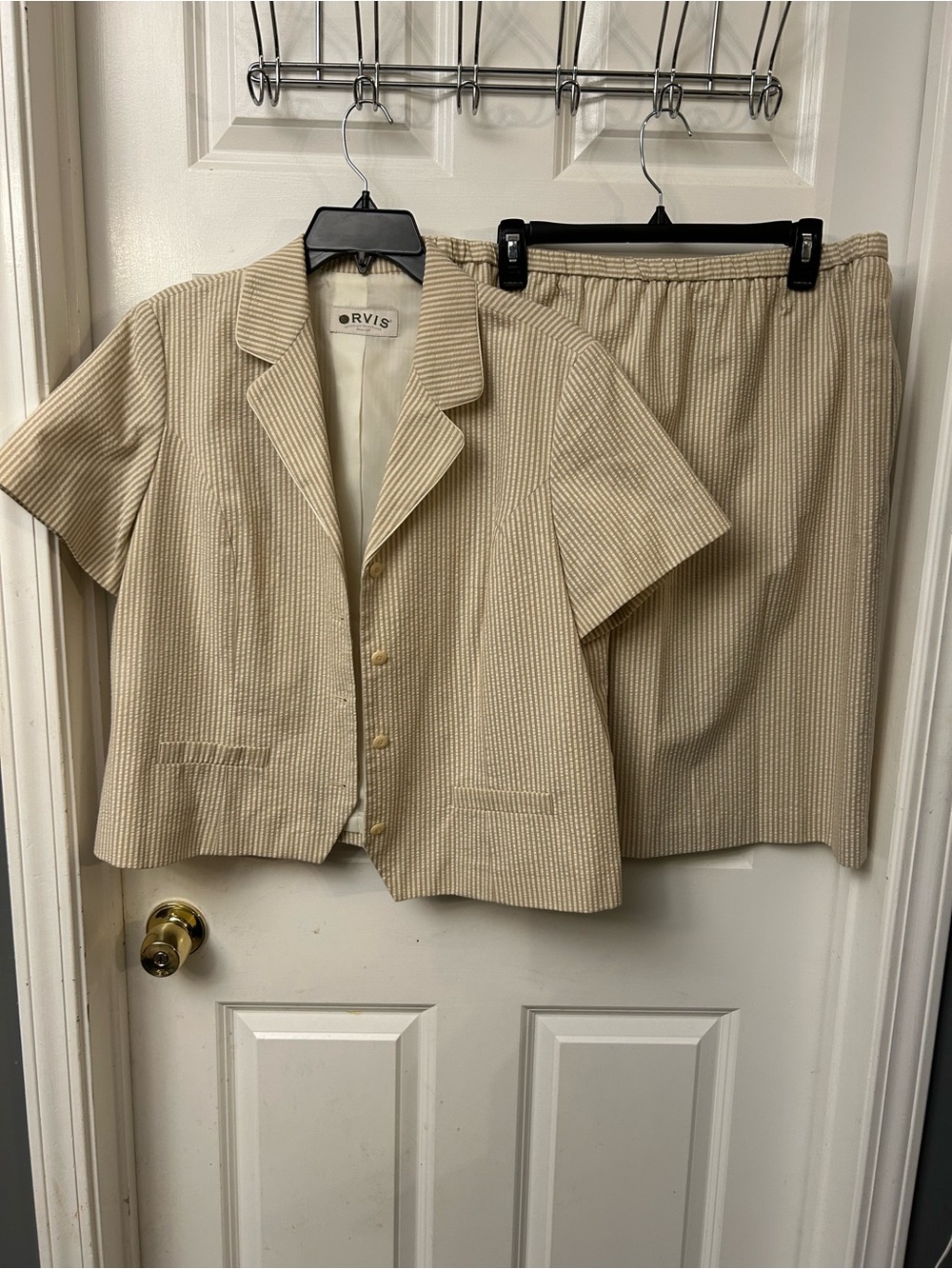 Orvis - vintage, beige striped seersucker short-sleeve blazer & skirt 2-pc - 18